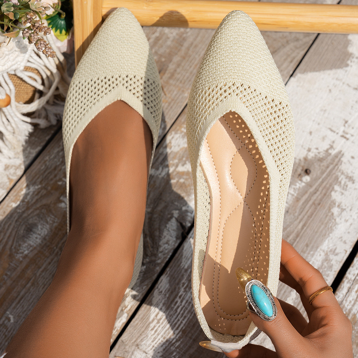 Knitted Women's Shoes Breathable Soft Sole 2025 New Comfortable Pointed Flat Shallow Mouth Slip-on Casual Shoes