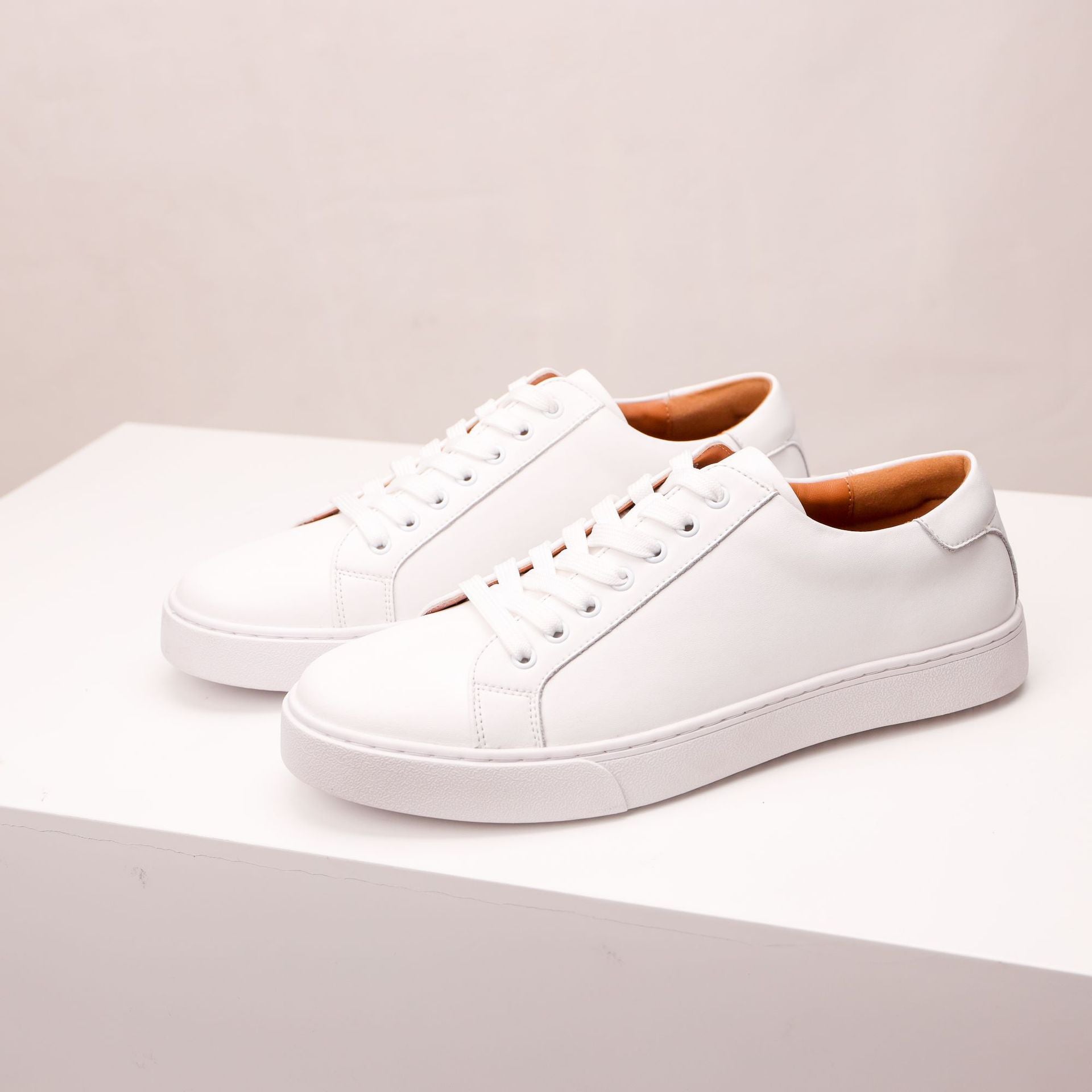 plus size Vintage Men's White Shoes All-match Sneakers Business Casual Leather Shoes Men's Leather Soft Sole Board Shoes Cross-border Men's Shoes
